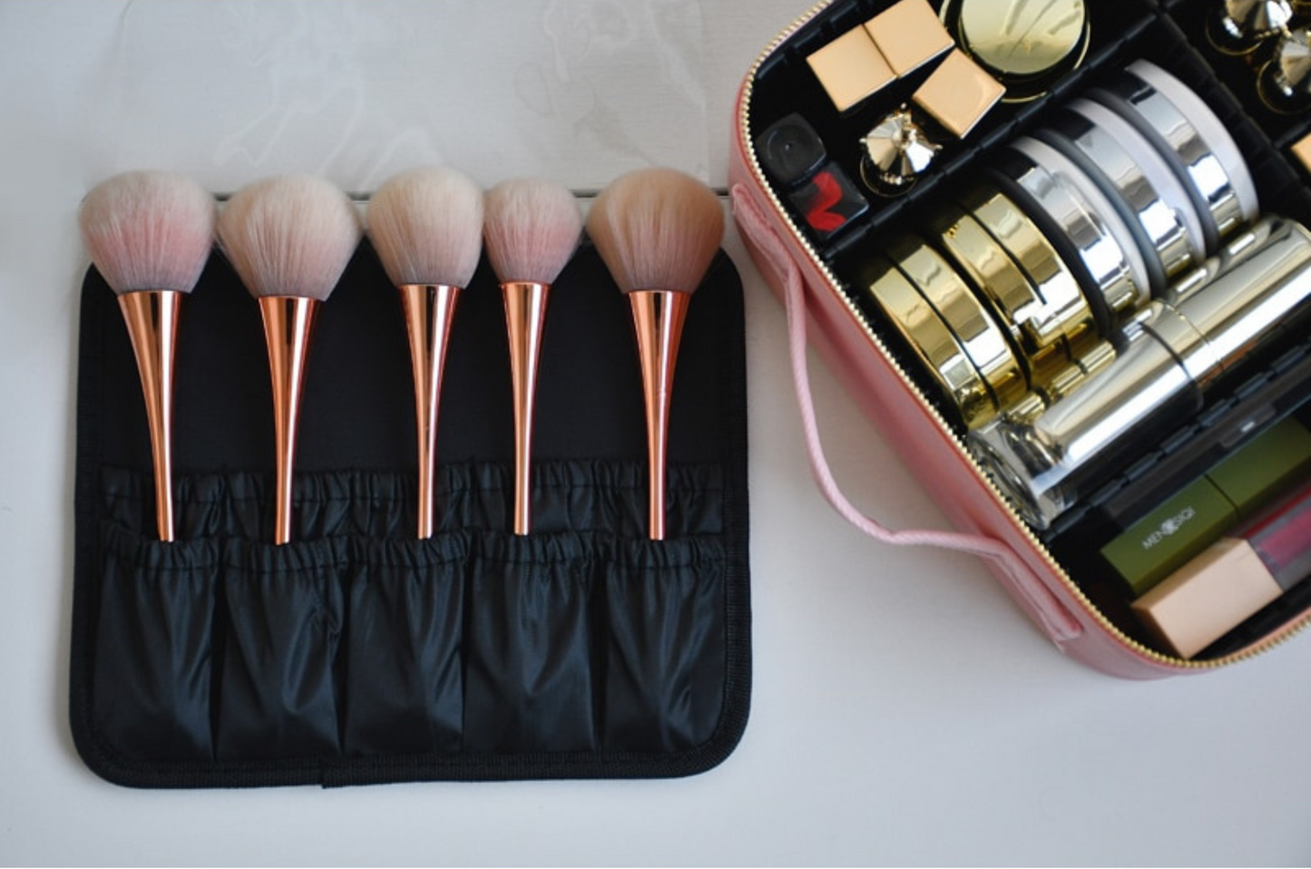 תיק איפור מקצועי מעור עם מראה ולד מובנה