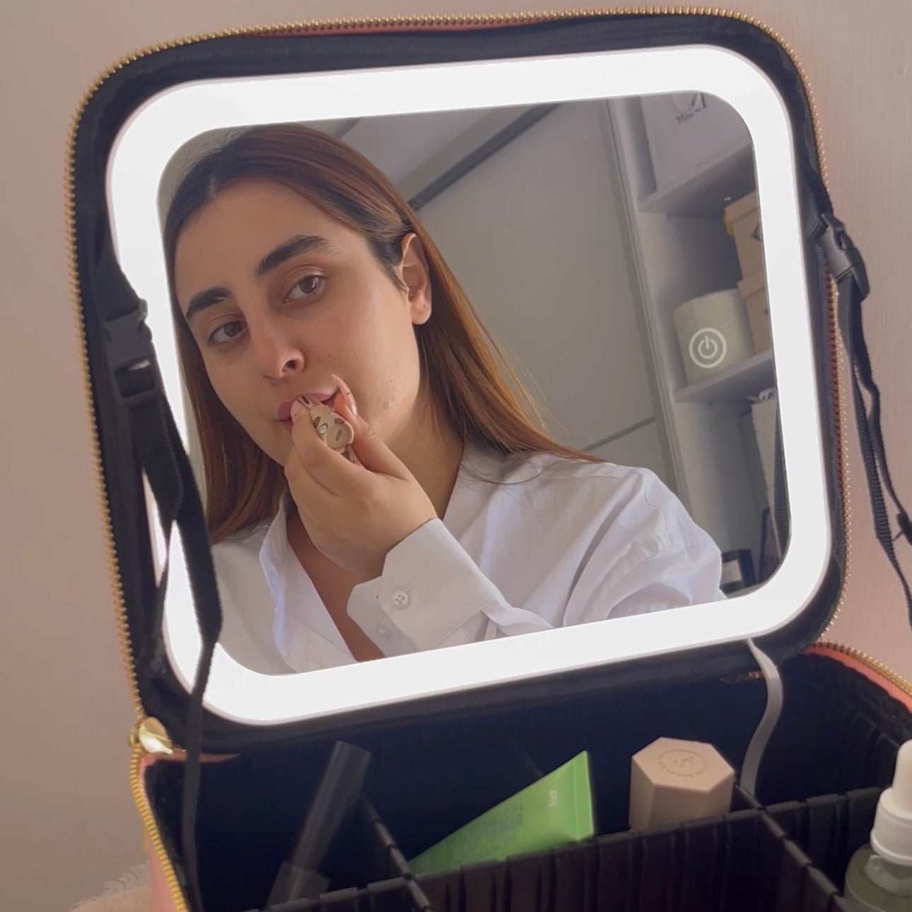 תיק איפור מקצועי מעור עם מראה ולד מובנה